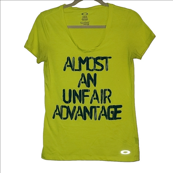 Oakley Tops - 𝅺OAKLEY Women's Workout Shirt